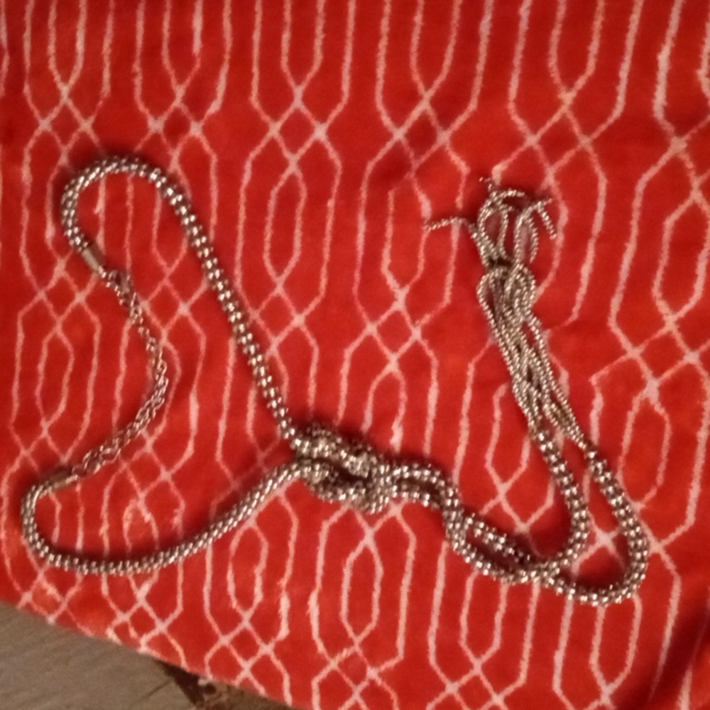 Silver Chain linked Necklace.